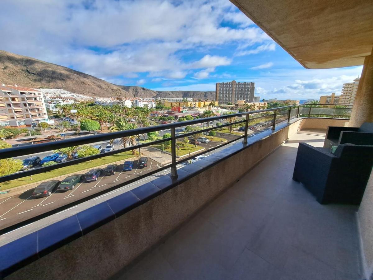 Newly Reformed 2 Bedroom Apartment In The Center Of Los Cristianos Los Cristianos  Exterior photo