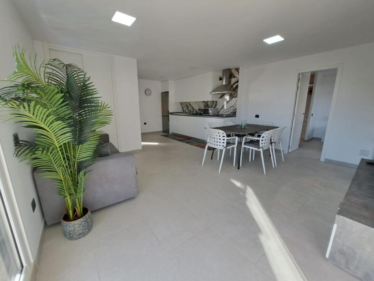 Newly Reformed 2 Bedroom Apartment In The Center Of Los Cristianos Los Cristianos  Exterior photo